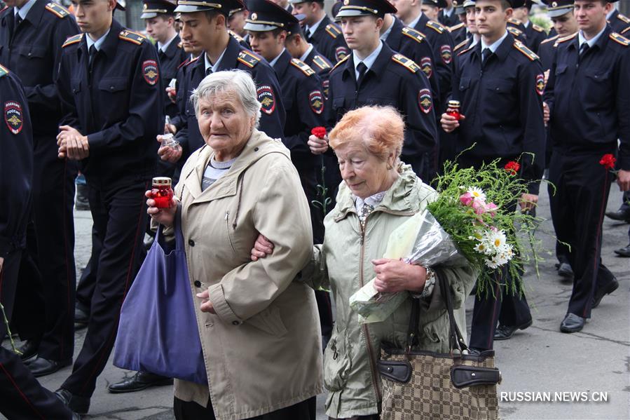 День памяти и скорби во Владивостоке отметили траурным шествием