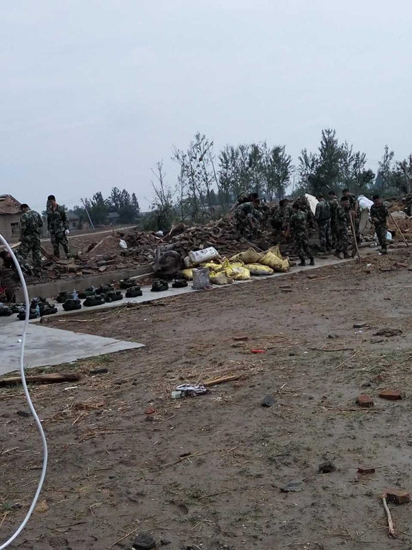 98 человек погибли и 800 ранены из-за смерча в провинции Цзянсу 