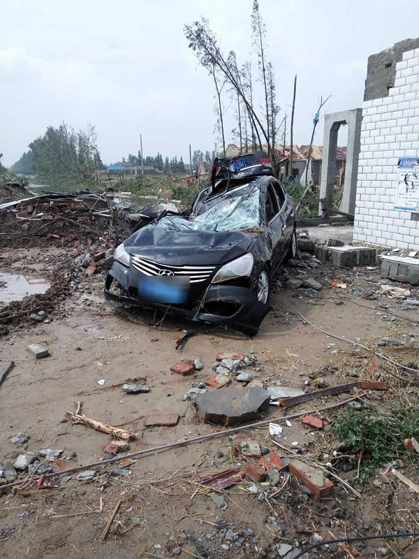 98 человек погибли и 800 ранены из-за смерча в провинции Цзянсу 