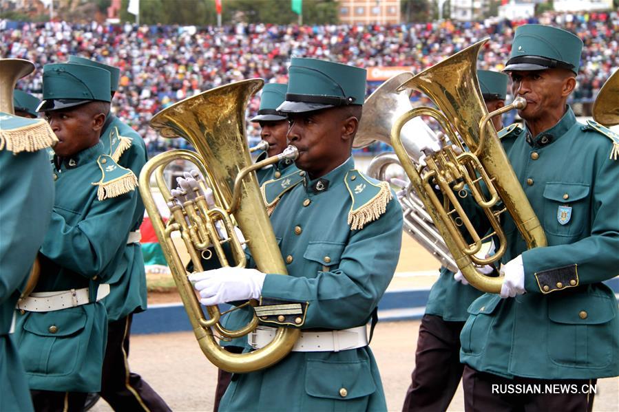 В Мадагаскаре прошел военный парад в честь 56-летия независимости страны