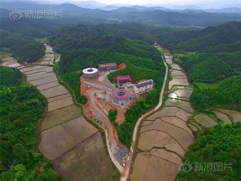 86-летняя женщина построила "Фарфоровый дворец" за 6 млн юаней 