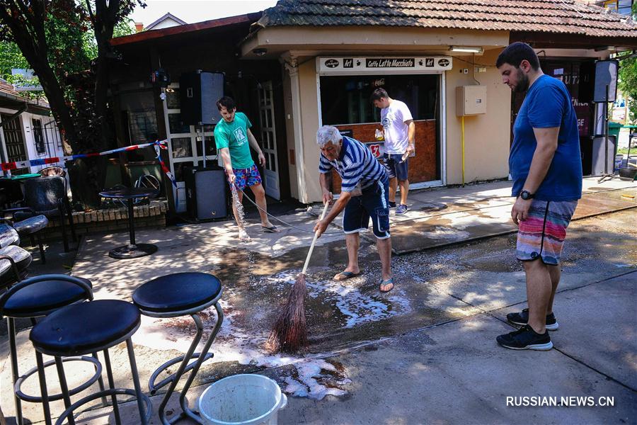 В Сербии мужчина открыл огонь в кафе, пять человек погибли, 20 получили ранения