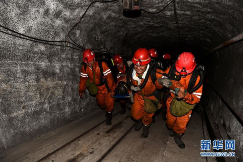 8 шахтеров спасены в провинции Шаньси
