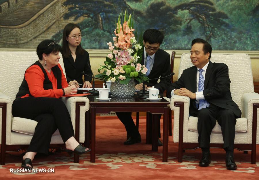 Ли Цзяньго встретился с представителями иностранных профсоюзов, участвующими в заседании "Профсоюзной двадцатки"