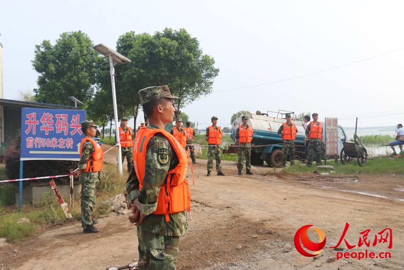 В провинции Хубэй для отвода наводнения взорвали часть плотины