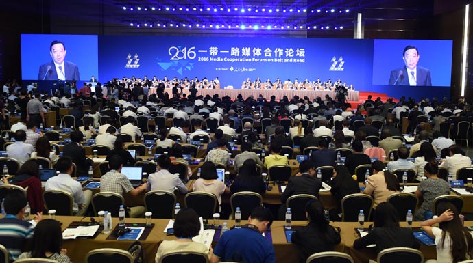 Си Цзиньпин поздравил участников Форума сотрудничества СМИ "Один пояс и один путь" с открытием