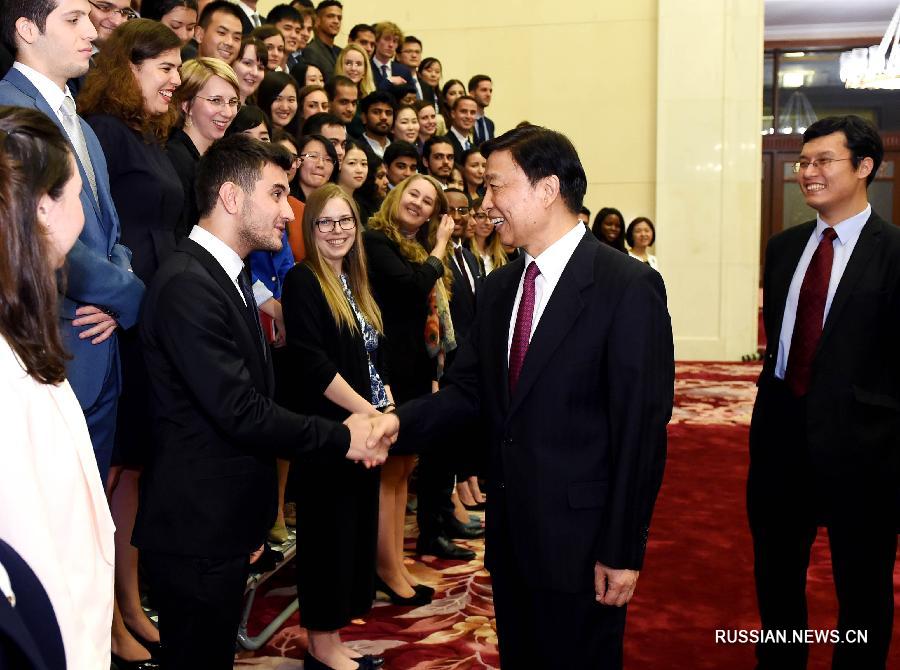 Ли Юаньчао встретился с представителями Молодежного саммита "Группы 20"