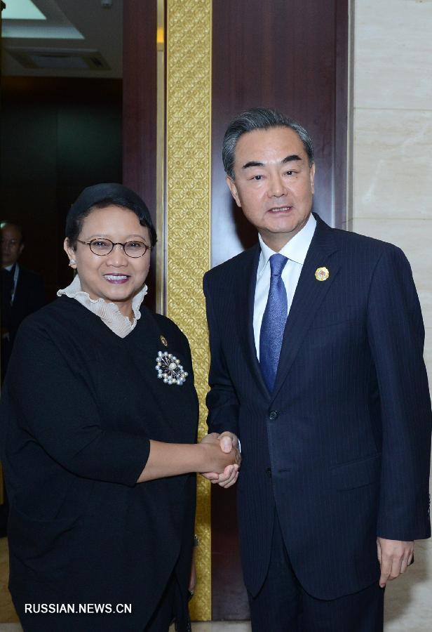 Ван И встретился с главой МИД Индонезии Р.Марсуди