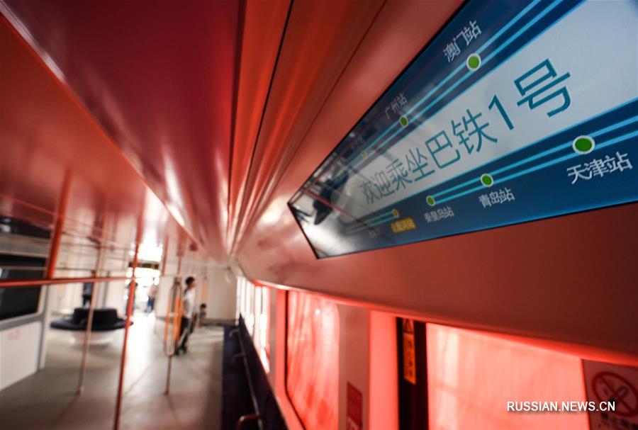 Дорожные испытания надземного автобуса прошли в Китае