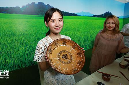 На конкурсе по поеданию риса китаянка съела 4 кг риса