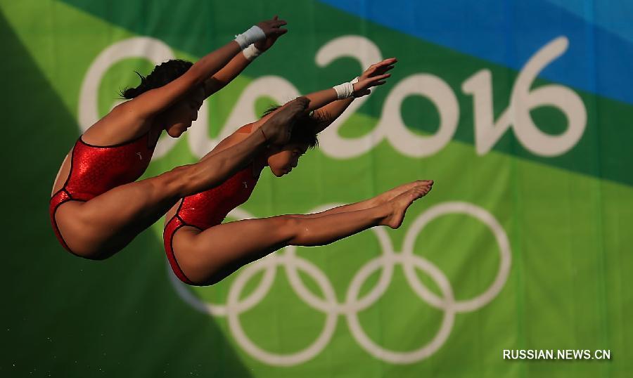 Чэнь Жолинь и Лю Хуэйся завоевали олимпийское золото в синхронных прыжках в воду с вышки 10 метров