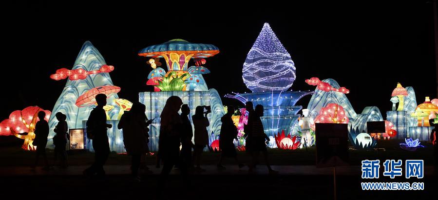 Базар светильников в провинции Юньнань