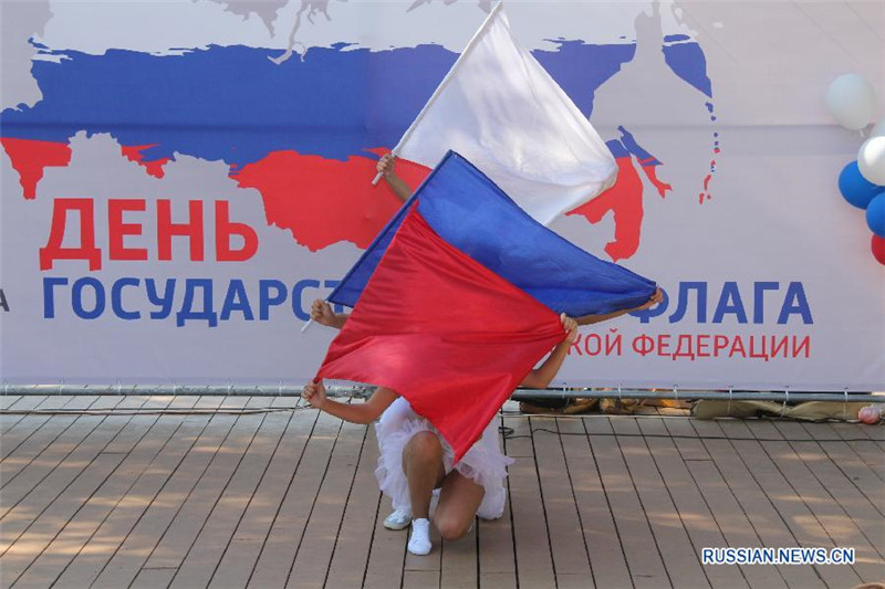 Во Владивостоке прошел праздничный концерт, посвященный Дню российского флага