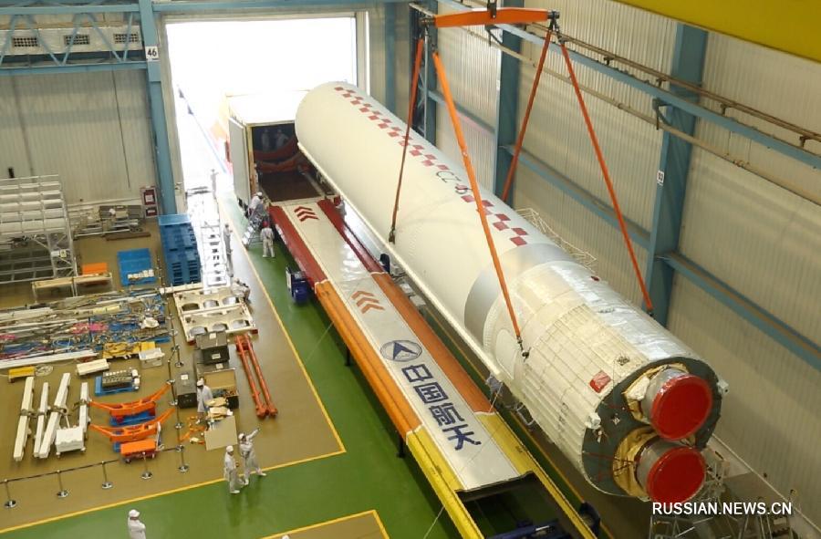 Самая мощная китайская ракета-носитель "Чанчжэн-5" отправилась по морю к месту будущего запуска