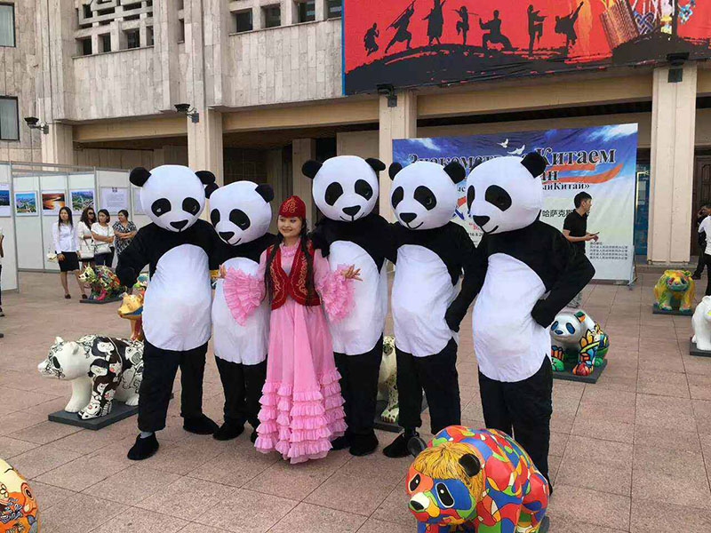 В Алмате встречают «панд» из Китая