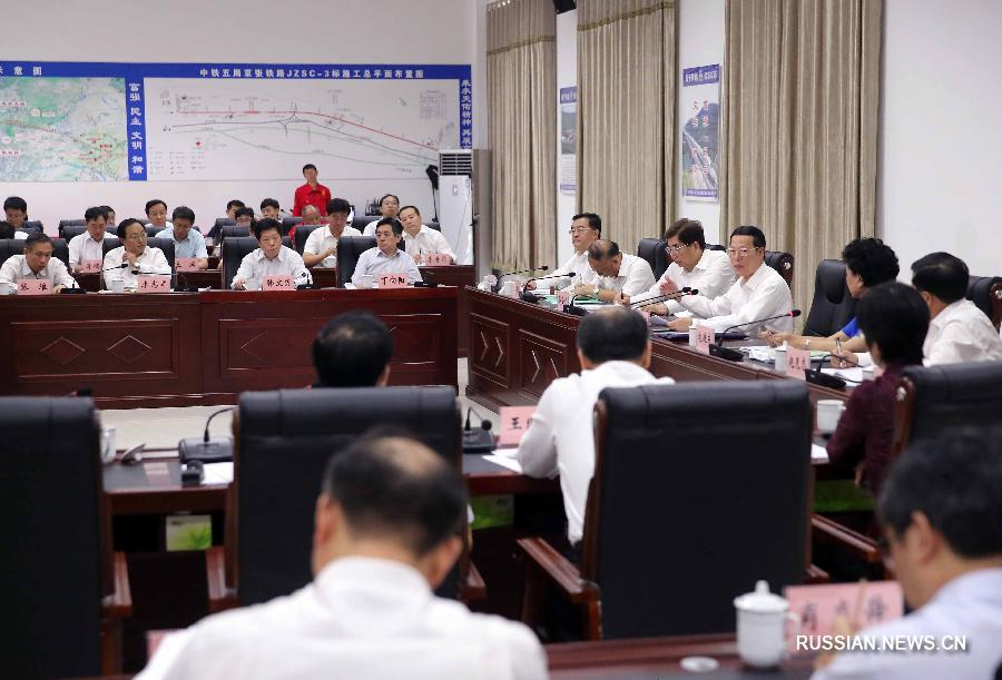 Вице-премьер Госсовета КНР Чжан Гаоли проинспектировал строящуюся к зимней Олимпиаде-2022 железную дорогу