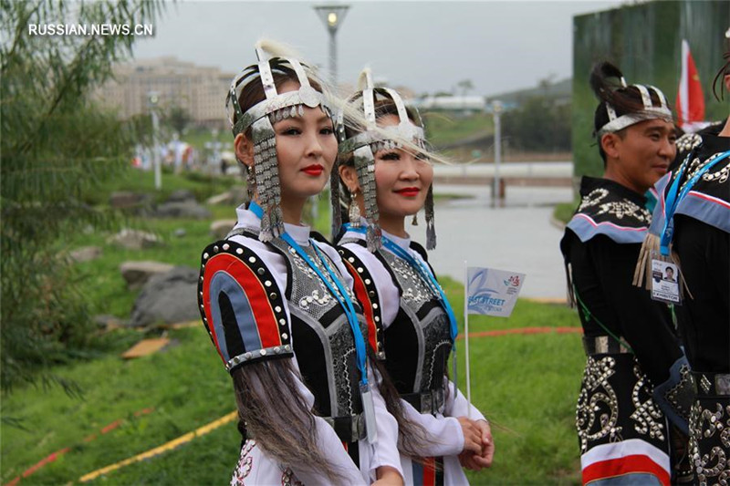 На острове Русский во Владивостоке сегодня стартовал фестиваль "Улица Дальнего Востока. (Синьхуа/У Ган)