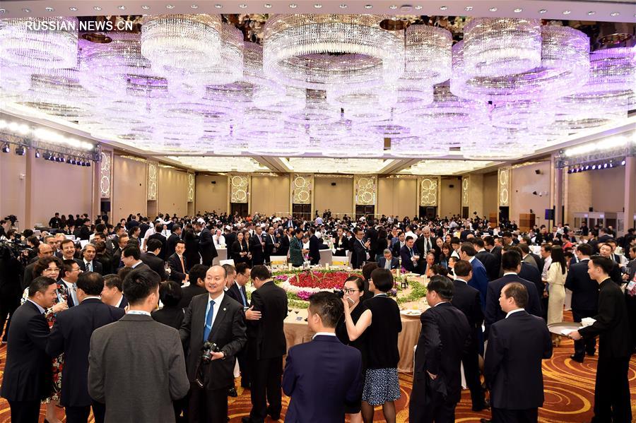 В Ханчжоу состоялся вечерний банкет "Деловой двадцатки"
