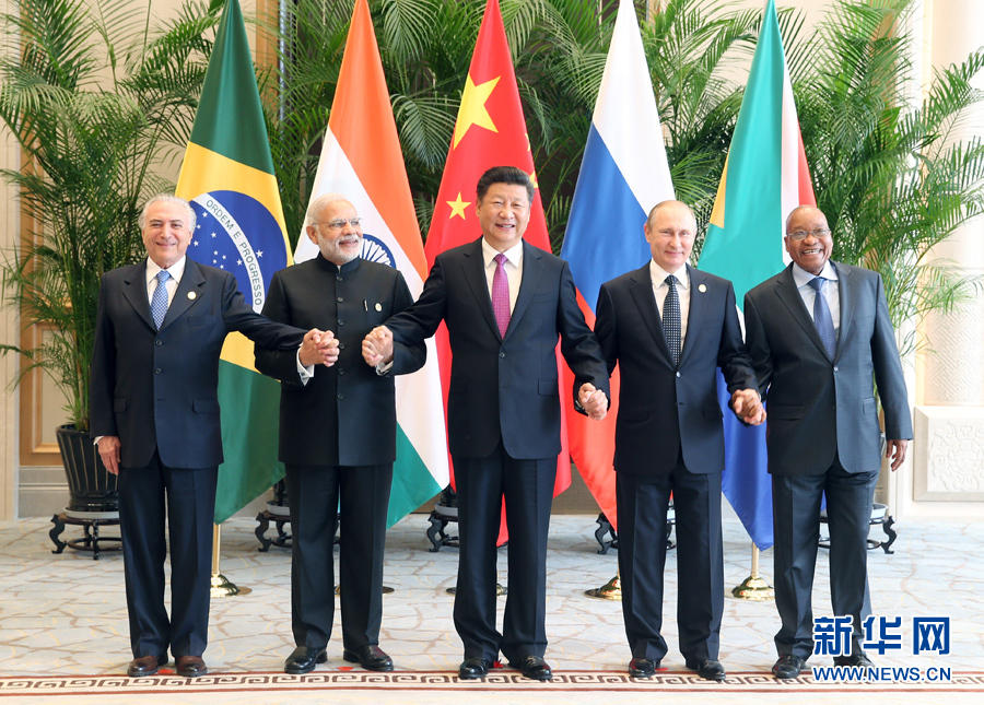 Страны БРИКС должны усилить координацию для повышения своей роли в международных делах -- Си Цзиньпин