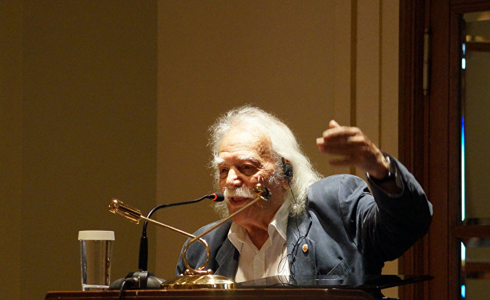 93-летний Манолис Глезос продолжает бороться за Грецию