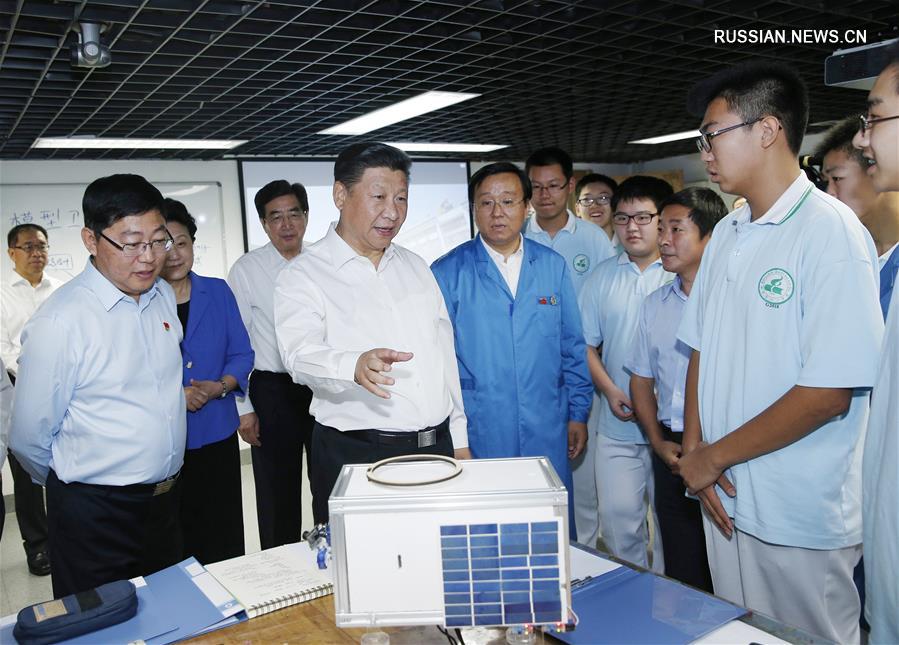 Си Цзиньпин посетил с инспекцией пекинскую школу "Баи"