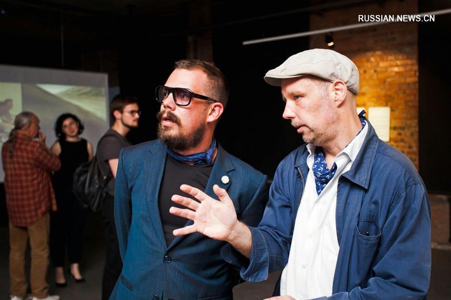 Во Владивостоке открылась масштабная выставка немецкого художника Харуна Фароки