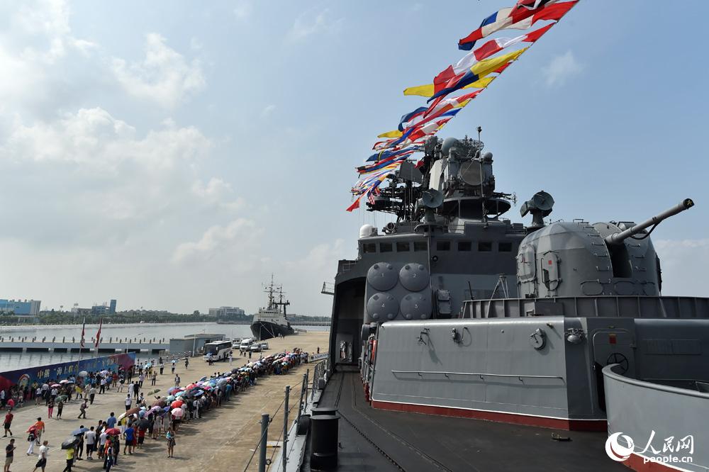 Корабли ВМС Китая и России открыты для публики в Чжаньцзяне