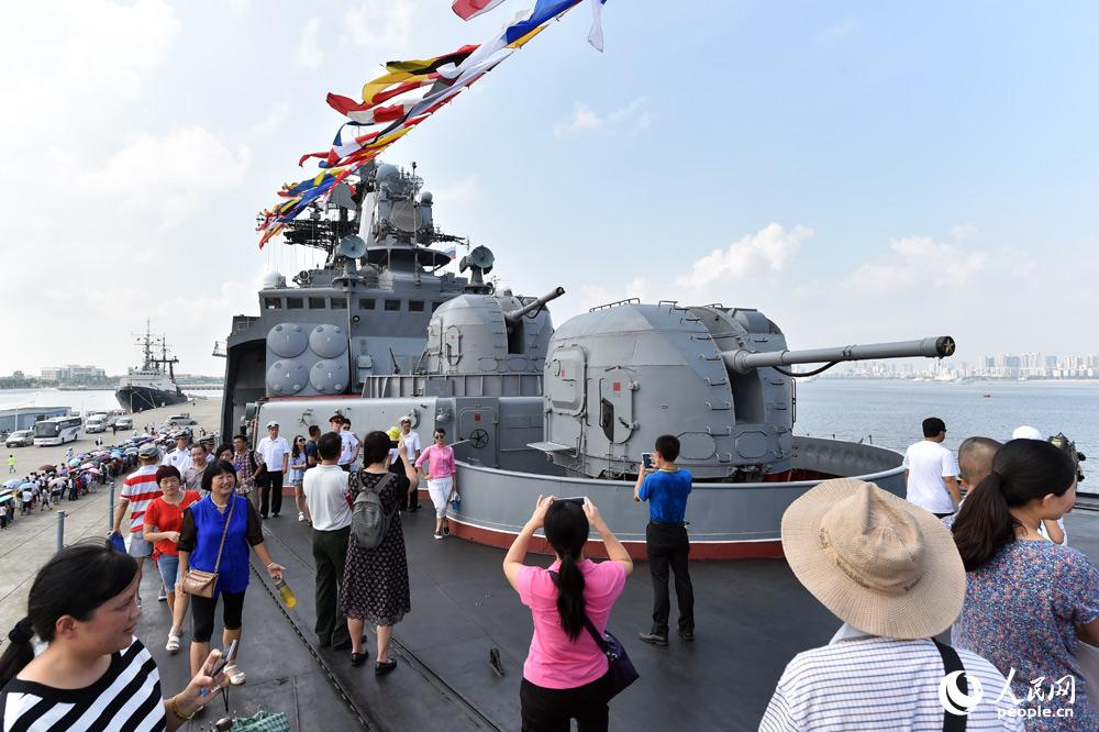 Корабли ВМС Китая и России открыты для публики в Чжаньцзяне