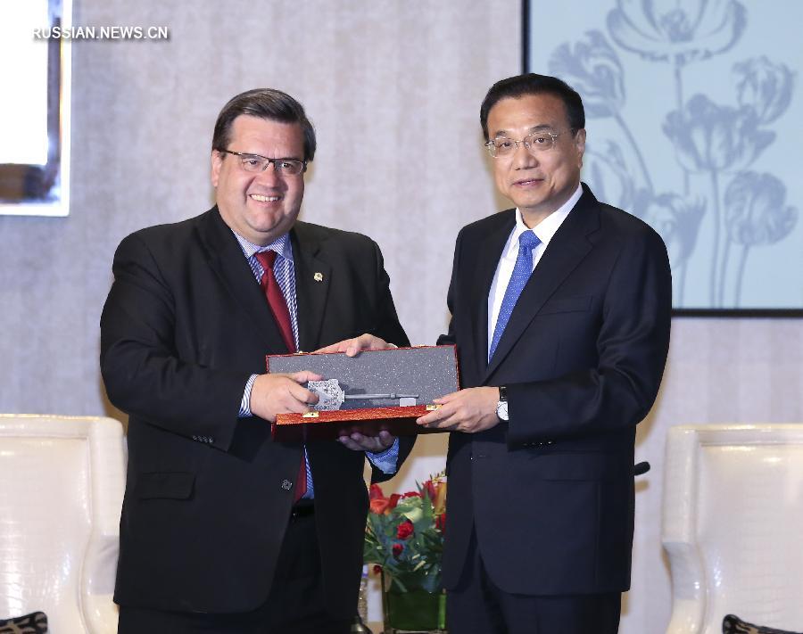Ли Кэцян: Китай готов совместно с Канадой создать новые точки роста местного сотрудничества