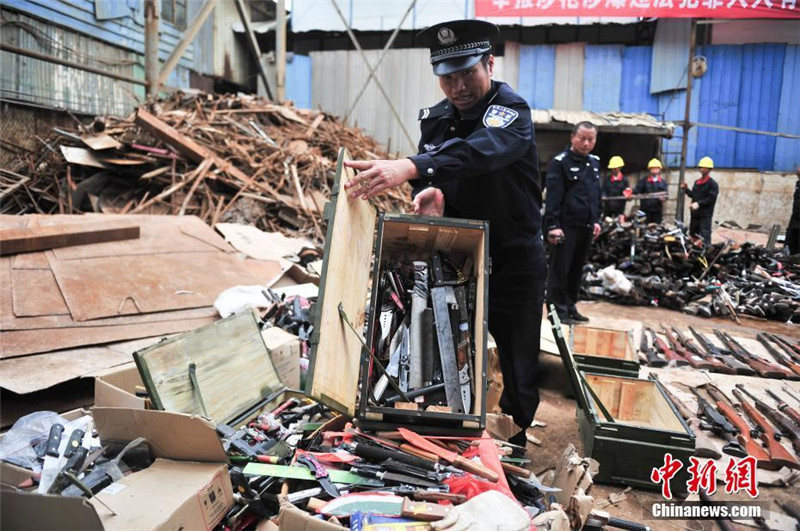 Куньминская полиция уничтожила 20 тыс единиц незаконного оружия