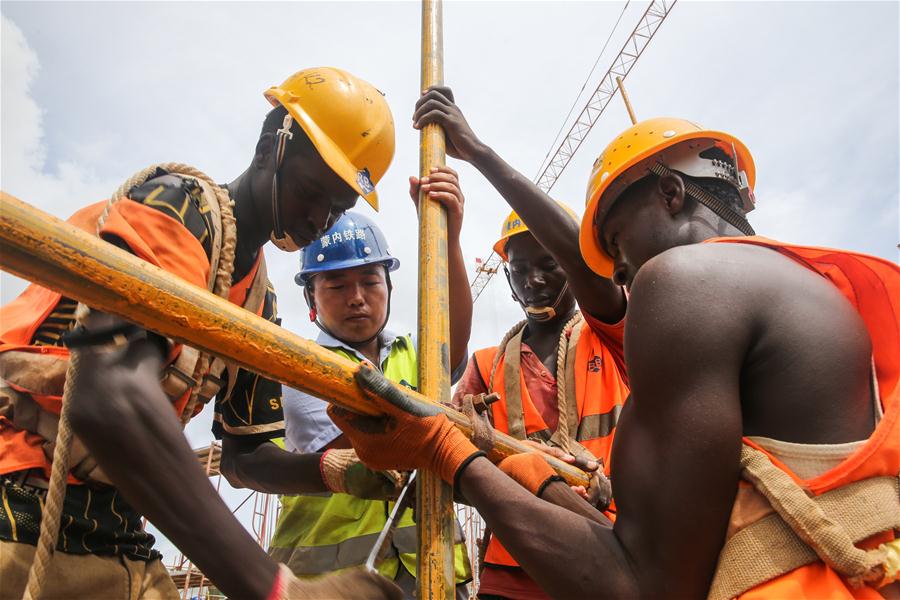 Построенную китайскими строителями железную дорогу открыли на востоке Африки