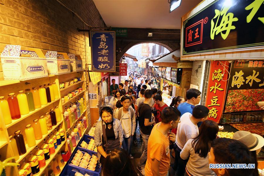 За "золотую неделю" розничный товарооборот и доходы общепита Китая достигли 1,2 трлн юаней