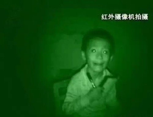Чудо! Девятилетний китайский мальчик с голубыми глазами может видеть в темноте