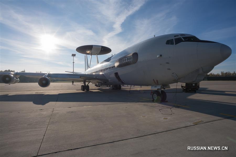 Самолет-разведчик НАТО Е-3А прибыл в Литву