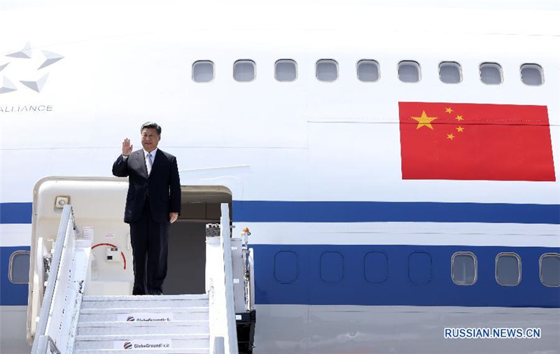 Си Цзиньпин прибыл в индийский город Гоа для участия в 8-м саммите стран БРИКС