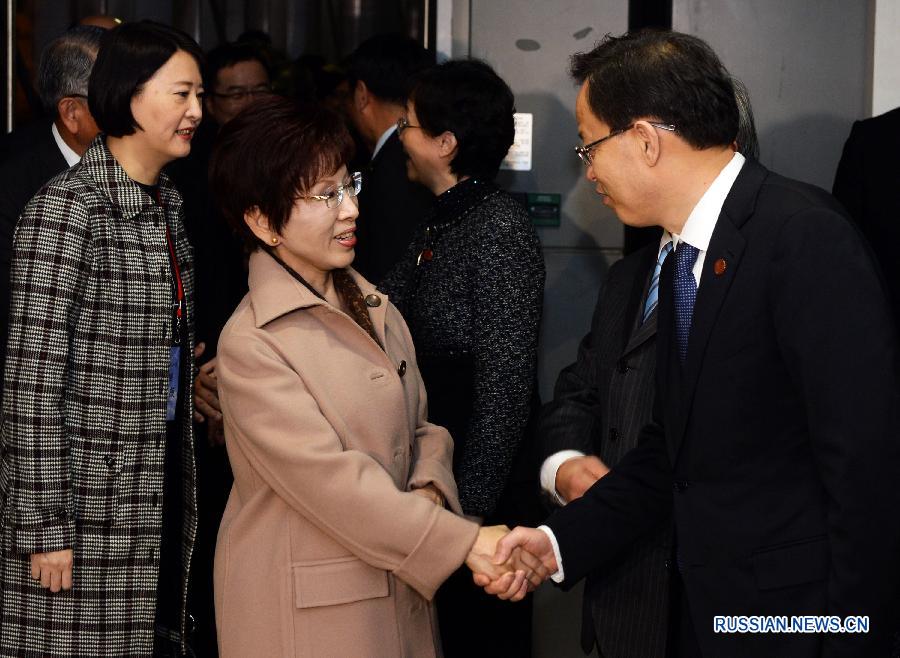 Хун Сючжу во главе делегации партии Гоминьдан прибыла в Нанкин
