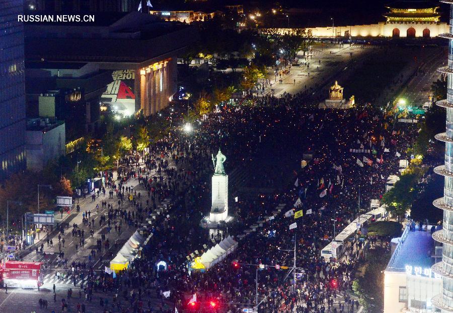 Участники массового митинга в Сеуле потребовали отставки Пак Кын Хе