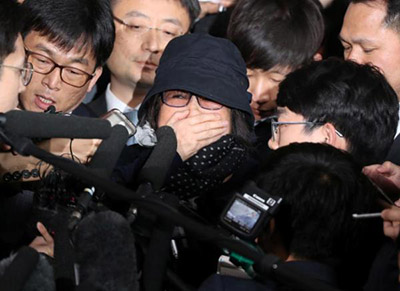 Южнокорейская прокуратура срочно арестовала приближенную к президенту РК Пак Кын Хе Чхве Сун Силь
