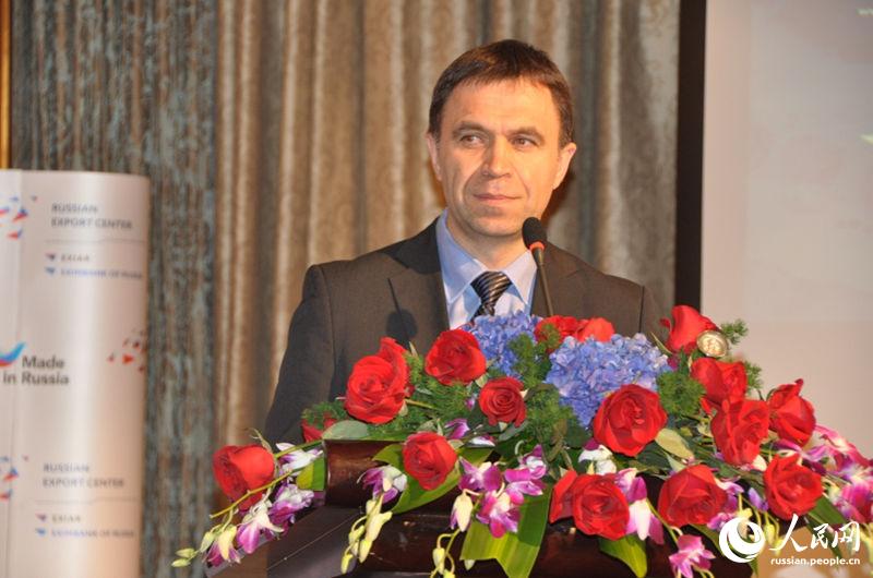 Генпредставитель торговля ФР в КНР Алексей Груздев выступил с речью.