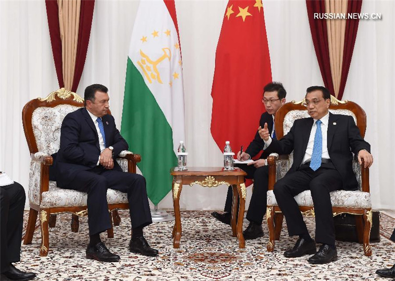Ли Кэцян встретился с премьер-министром Таджикистана