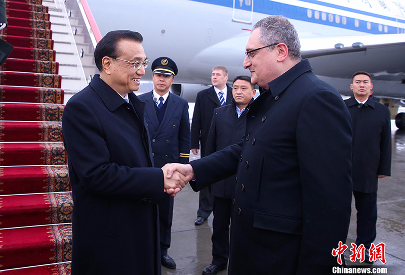 Ли Кэцян прибыл в Санкт-Петербург для участия во встрече глав правительств Китая и России и с официальным визитом в РФ