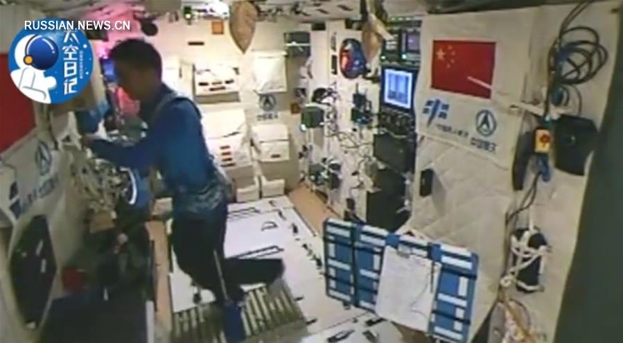 Китайский космонавт впервые занялся бегом на орбите