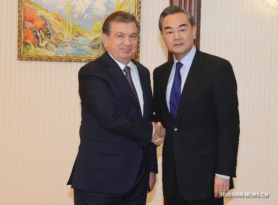 Исполняющий обязанности президента Узбекистана Ш. Мирзиеев встретился с Ван И
