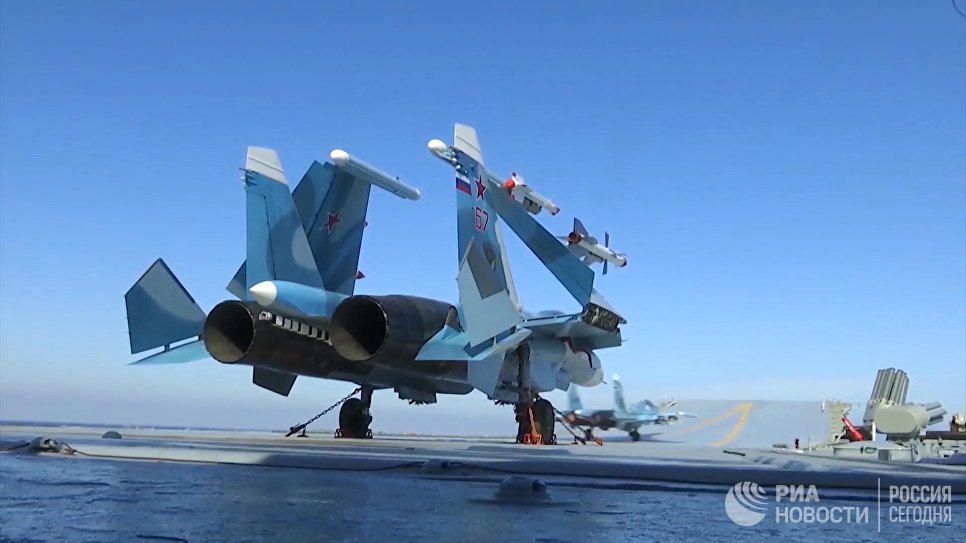 Минобороны опубликовало видео вылетов авиации с "Адмирала Кузнецова", участвующего в боевых действиях в Сирии