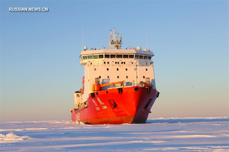 Китайские ученые в антарктических льдах