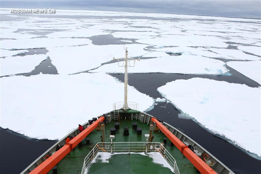 Китайские ученые в антарктических льдах