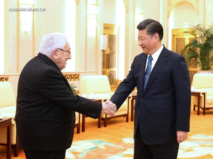 Си Цзиньпин встретился с экс-госсекретарем США Генри Киссинджером