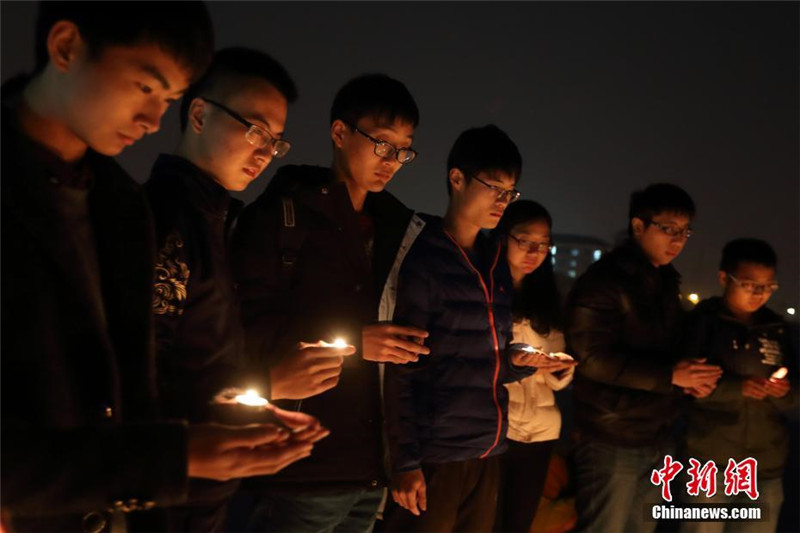 Студенты почтили память жертв Нанкинской резни