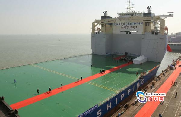 Самое большое в Китае полупогружное судно передано в эксплуатацию