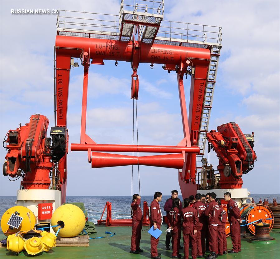 Команда научного судна "Кэсюэ" модернизирует оборудование для гидрогеологических исследований